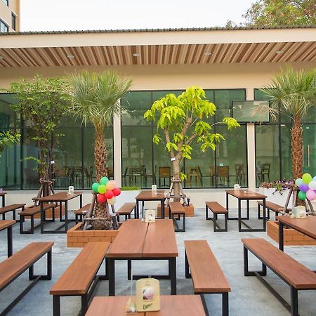 Alisha Court Hotel & Residence Bangkok Extérieur photo