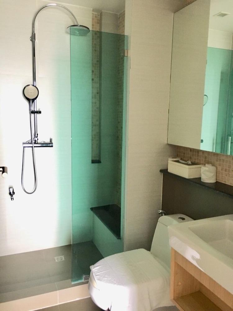 Alisha Court Hotel & Residence Bangkok Extérieur photo