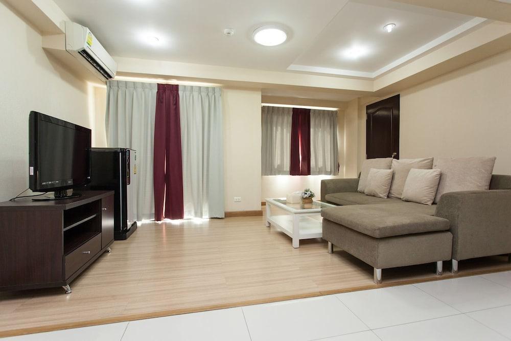 Alisha Court Hotel & Residence Bangkok Extérieur photo