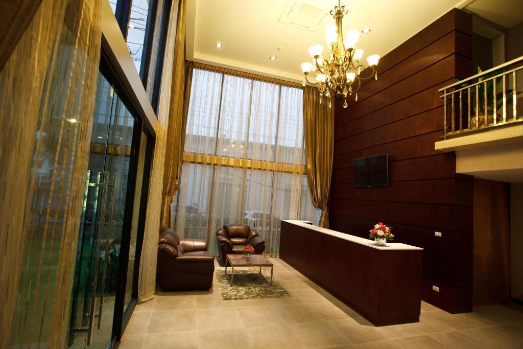 Alisha Court Hotel & Residence Bangkok Extérieur photo