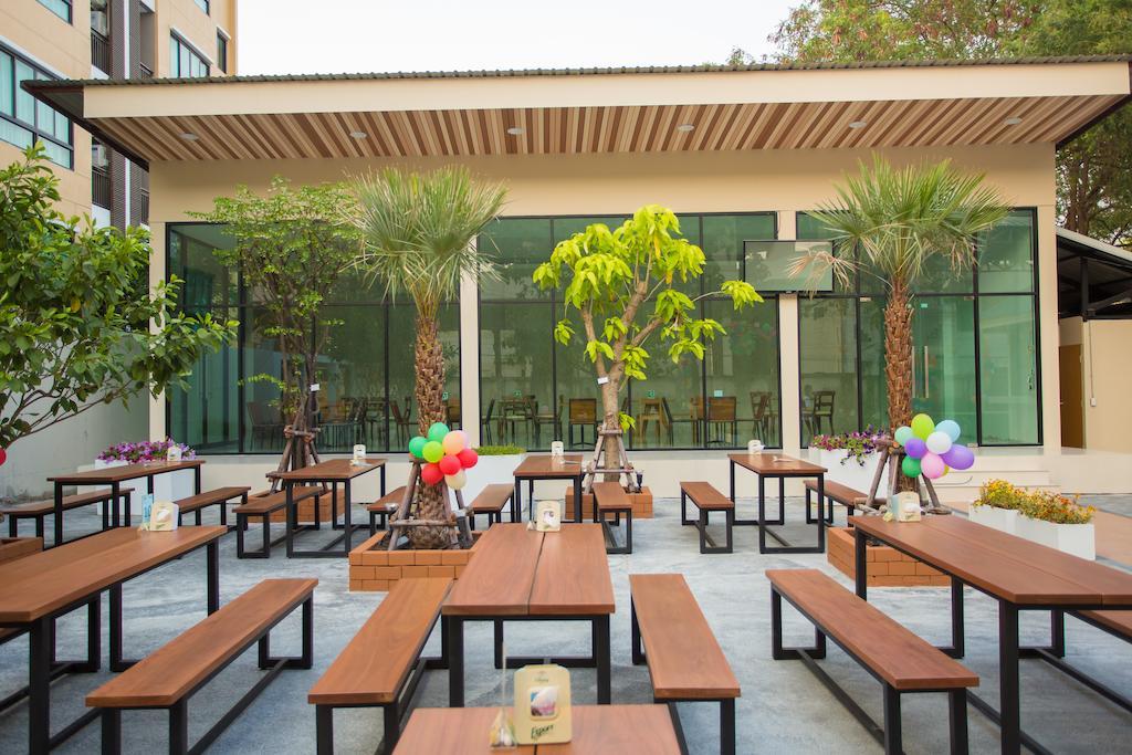 Alisha Court Hotel & Residence Bangkok Extérieur photo