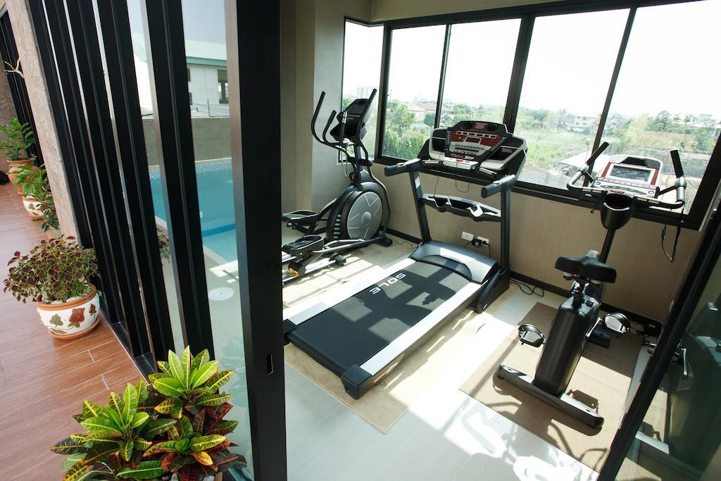 Alisha Court Hotel & Residence Bangkok Extérieur photo